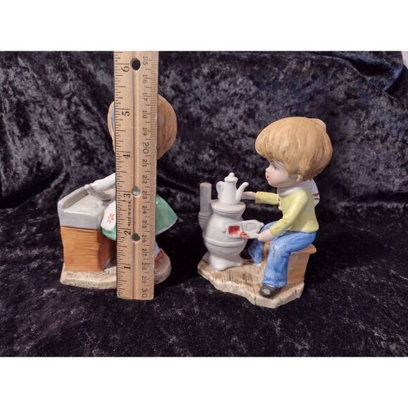Vintage Lefton? Kitsch Boy Girl Cooking Pot Belly Stove Porcelain MCM Figurines - Picture 3 of 7